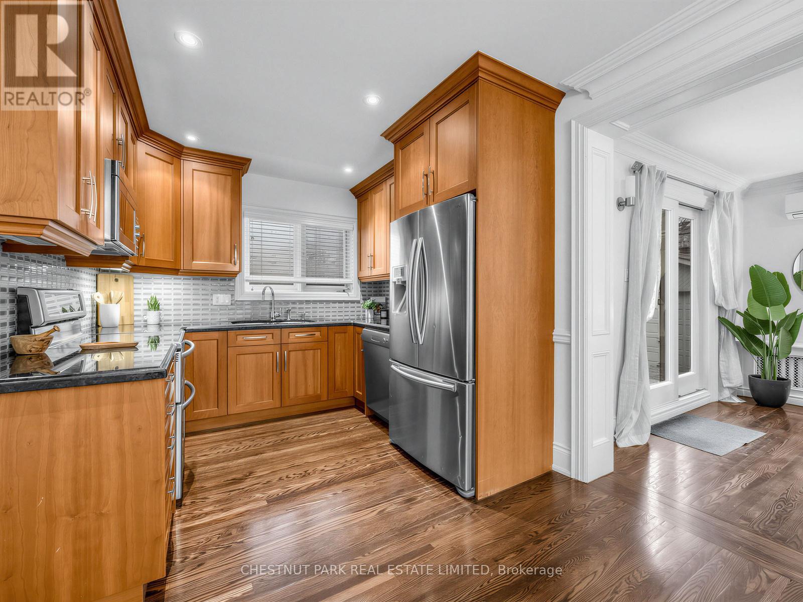 122 Randolph Road, Toronto, Ontario M4G 3R9 - Photo 10 - C12887680