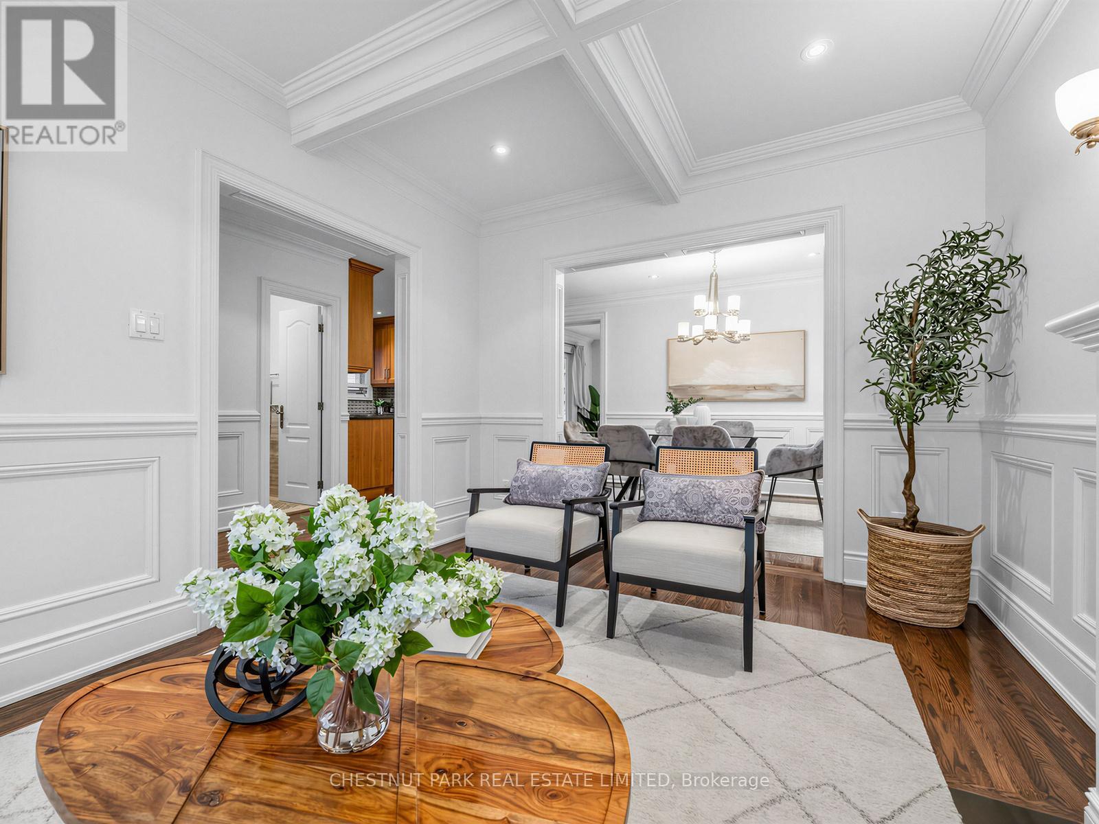 122 Randolph Road, Toronto, Ontario M4G 3R9 - Photo 4 - C12887680