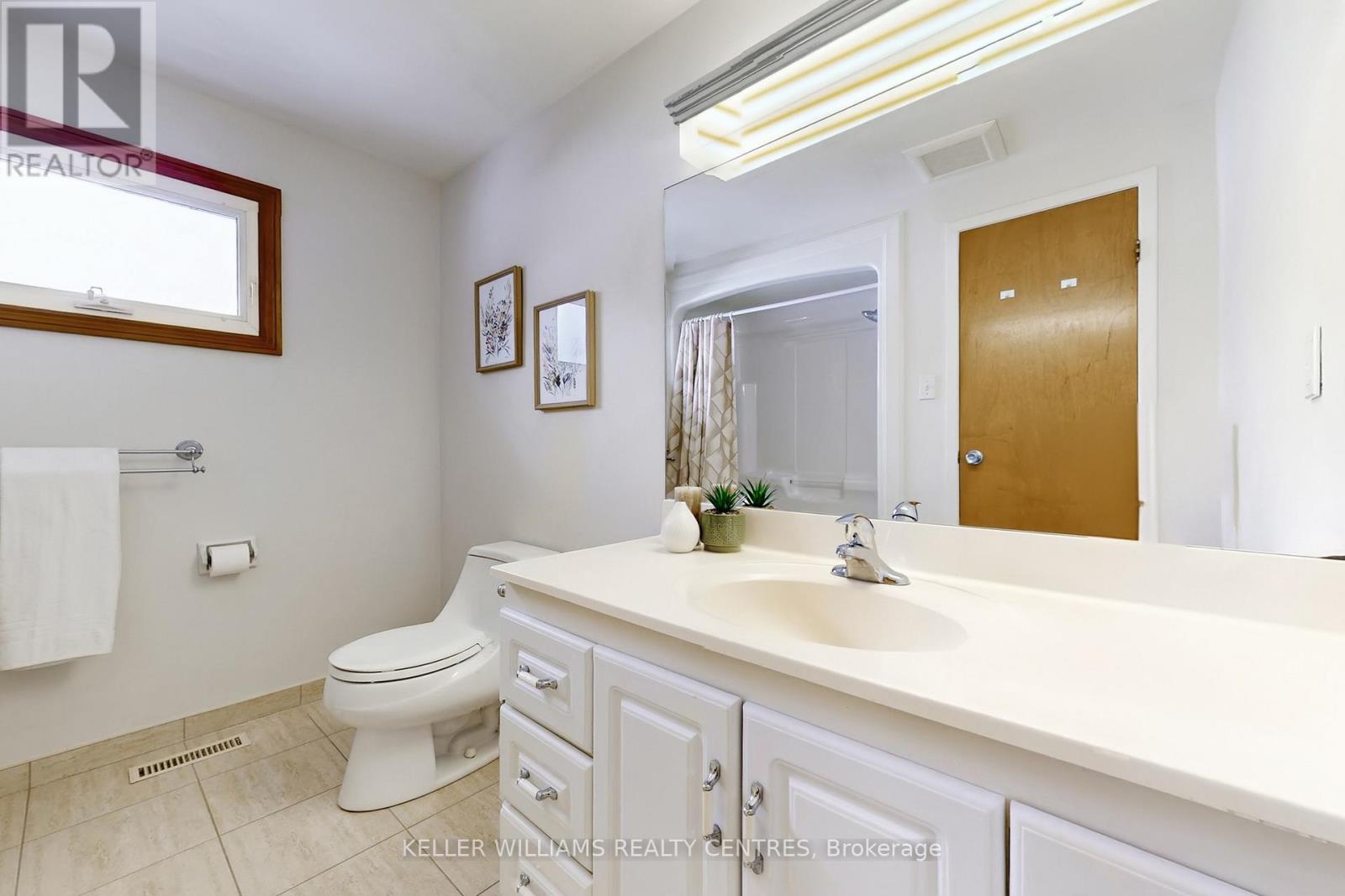 356 Dennie Avenue, Newmarket, Ontario  L3Y 4M7 - Photo 12 - N12887682