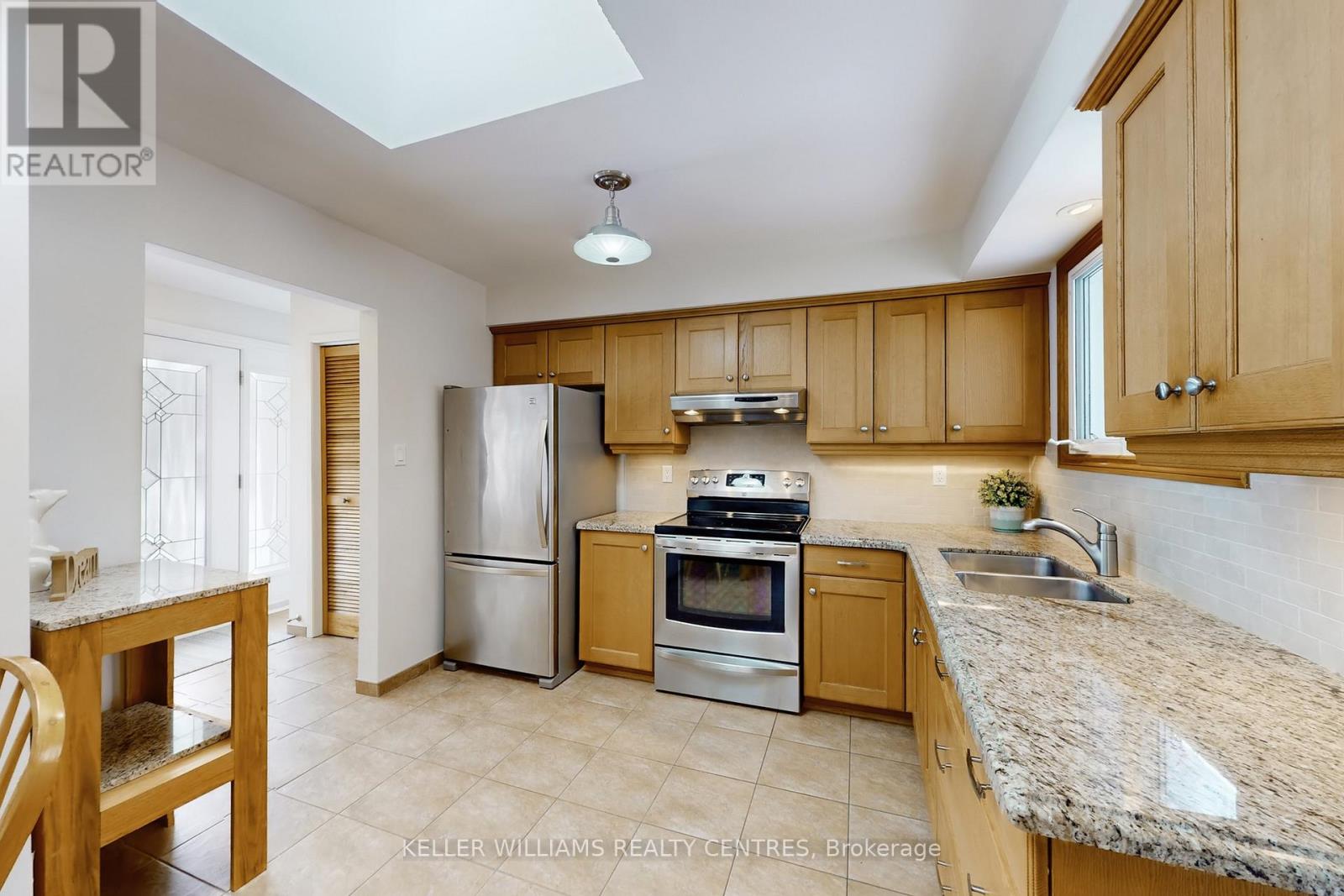 356 Dennie Avenue, Newmarket, Ontario  L3Y 4M7 - Photo 6 - N12887682