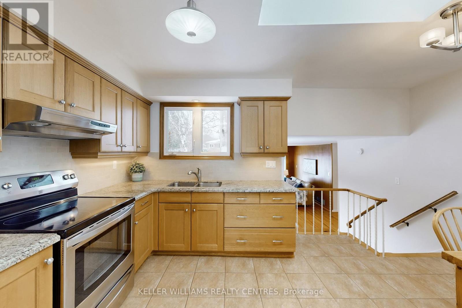 356 Dennie Avenue, Newmarket, Ontario  L3Y 4M7 - Photo 7 - N12887682