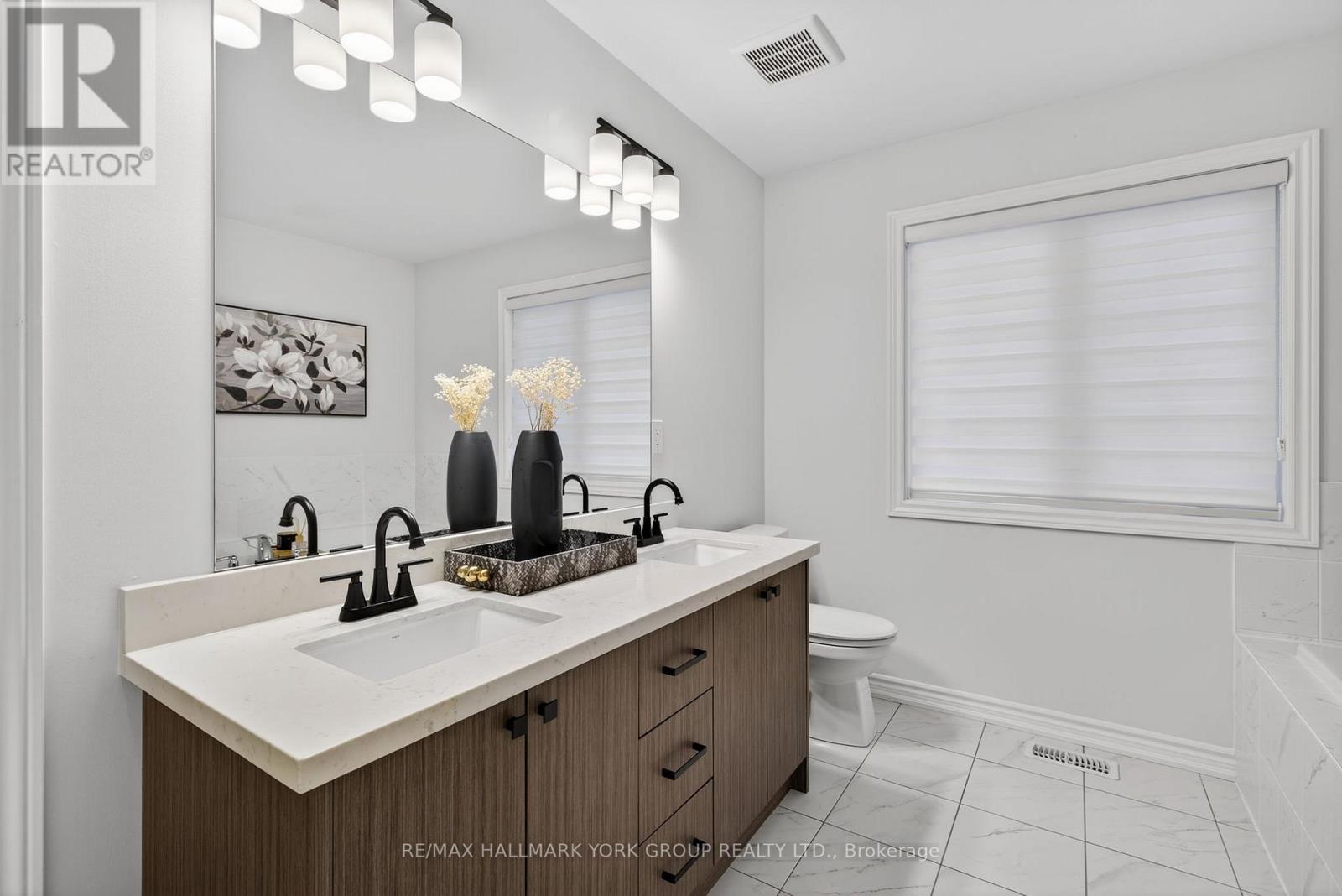 20 Gord Matthews Way, Uxbridge, Ontario  L9P 0E9 - Photo 11 - N12887694