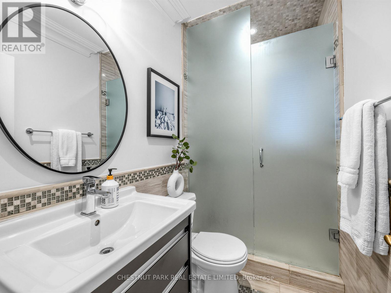 122 Randolph Road, Toronto, Ontario M4G 3R9 - Photo 8 - C12887680