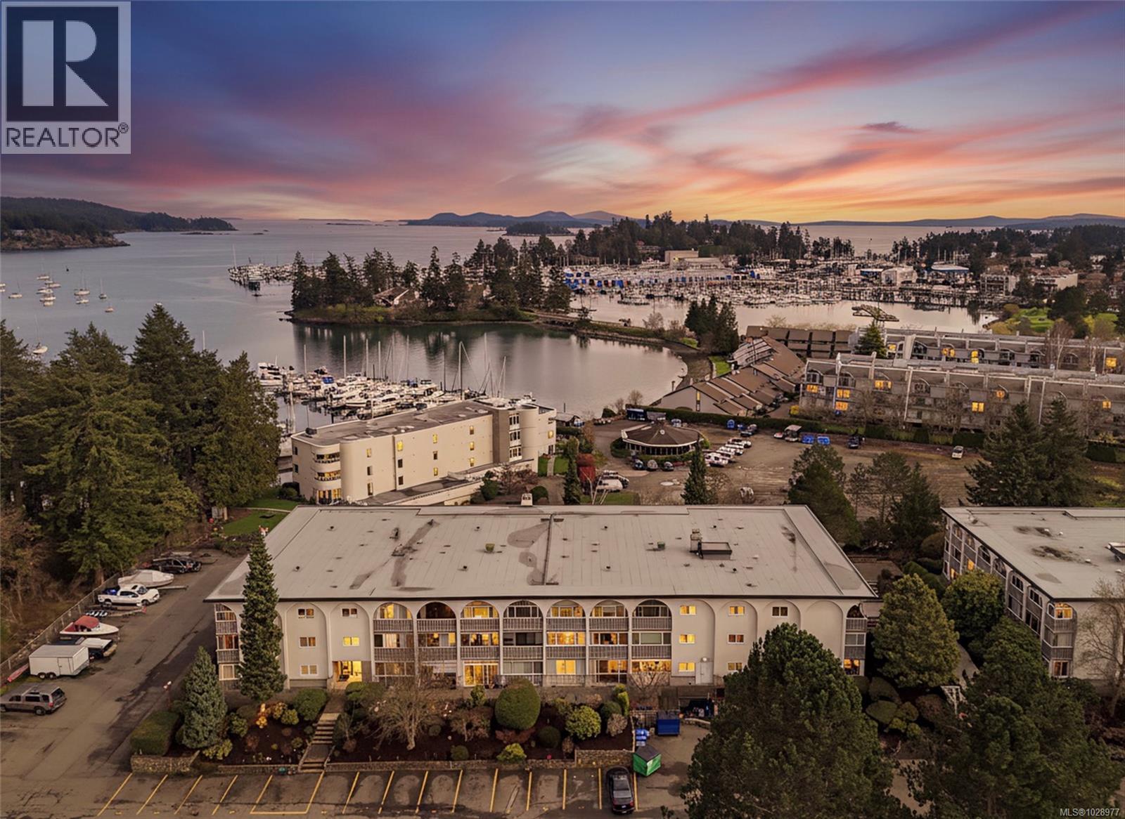 301 2050 White Birch Rd, Sidney, British Columbia