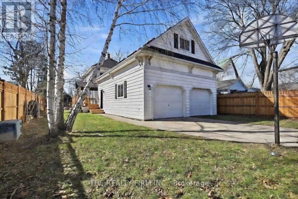 422 Greenfield Street, Petrolia, Ontario  N0N 1R0 - Photo 3 - X12878840