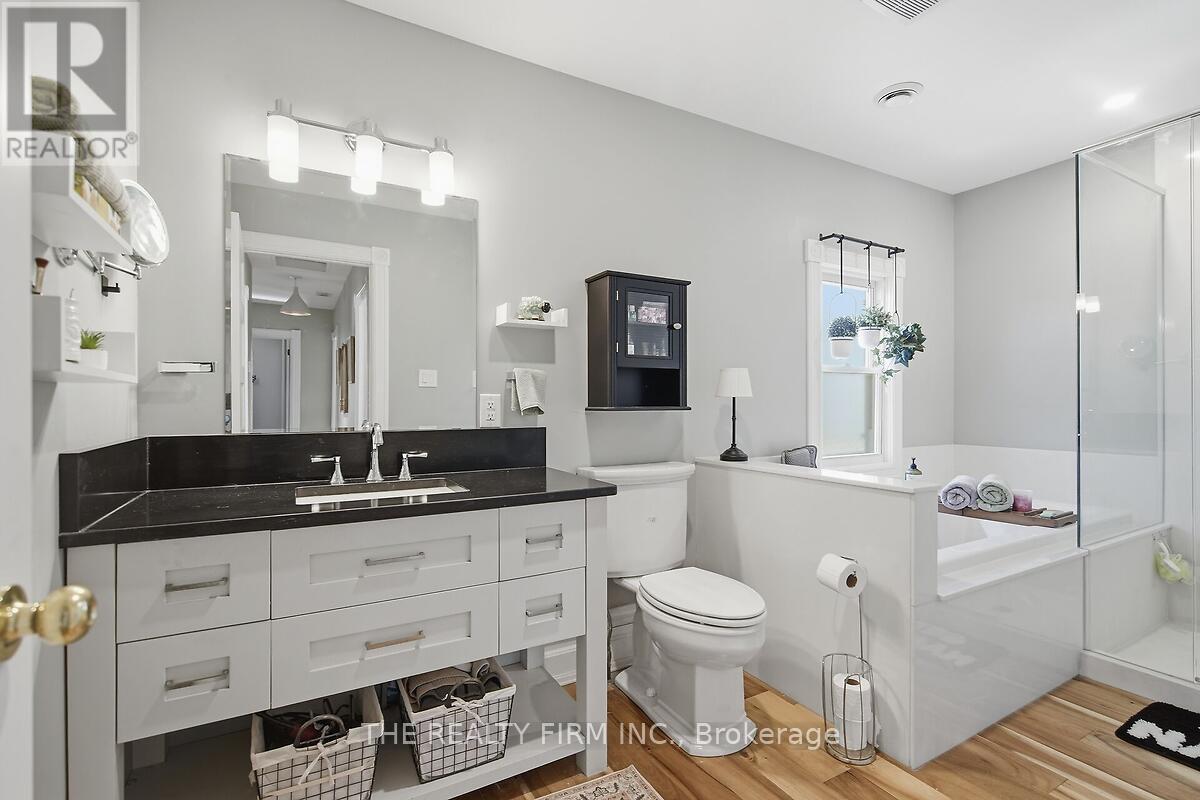 422 Greenfield Street, Petrolia, Ontario  N0N 1R0 - Photo 36 - X12878840