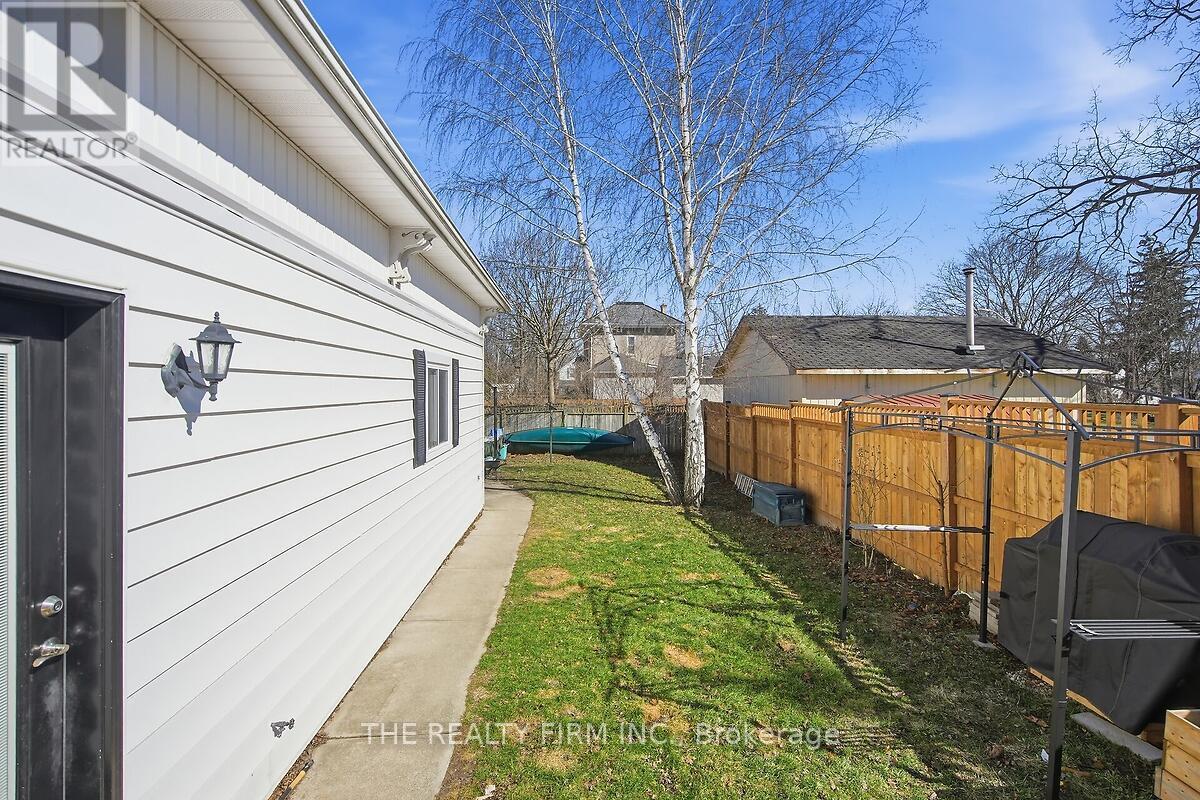 422 Greenfield Street, Petrolia, Ontario  N0N 1R0 - Photo 43 - X12878840