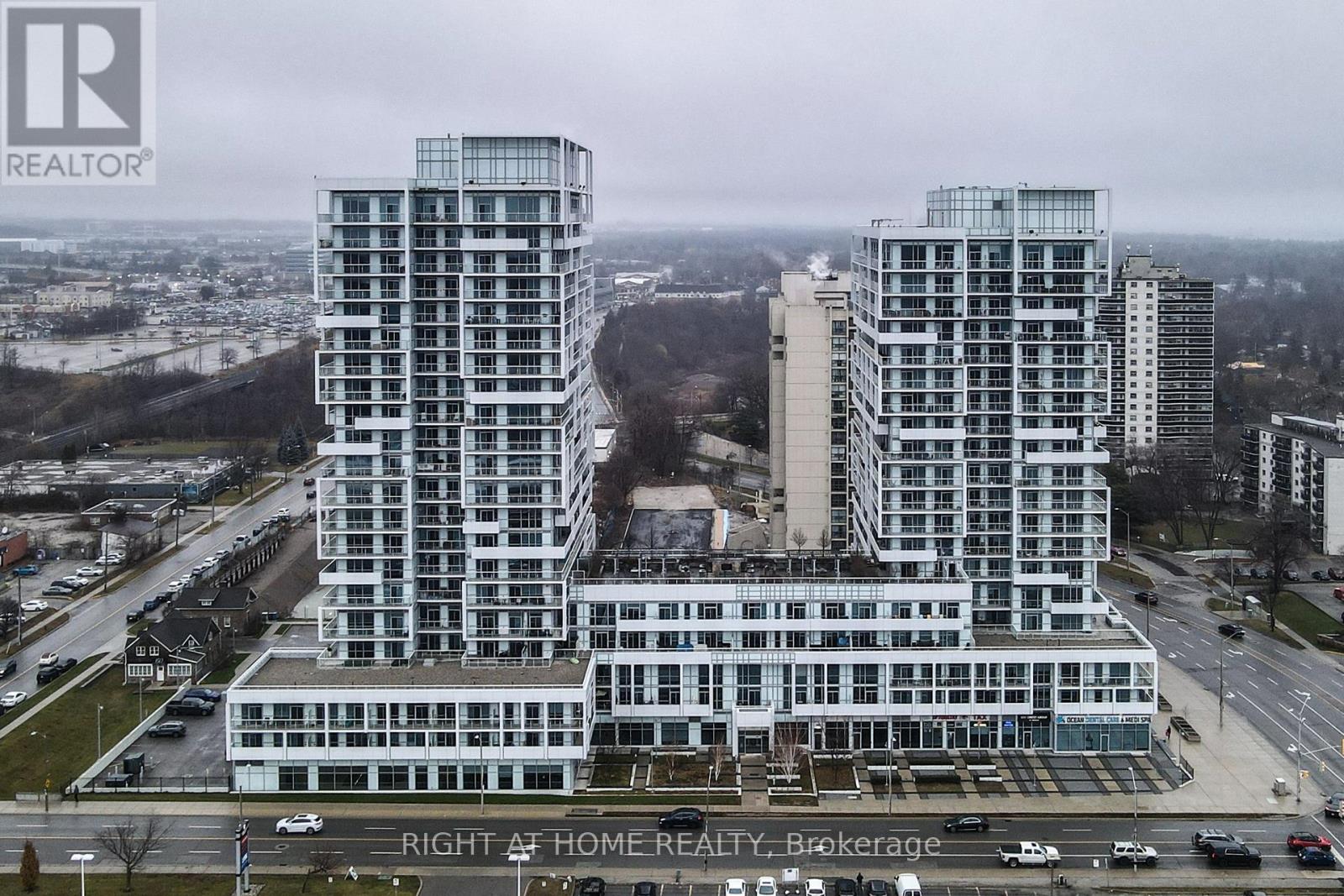LPH 01 - 65 SPEERS ROAD, Oakville, Ontario