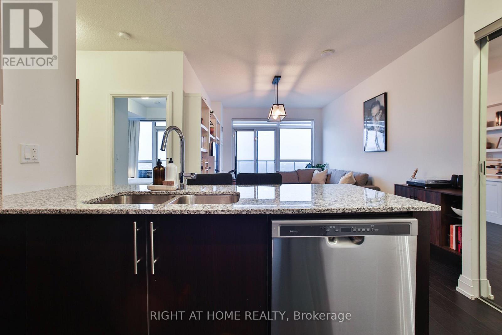 Lph 01 - 65 Speers Road, Oakville, Ontario  L6K 0J1 - Photo 23 - W12887698