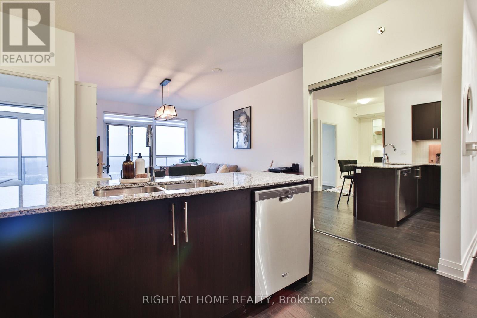 Lph 01 - 65 Speers Road, Oakville, Ontario  L6K 0J1 - Photo 24 - W12887698