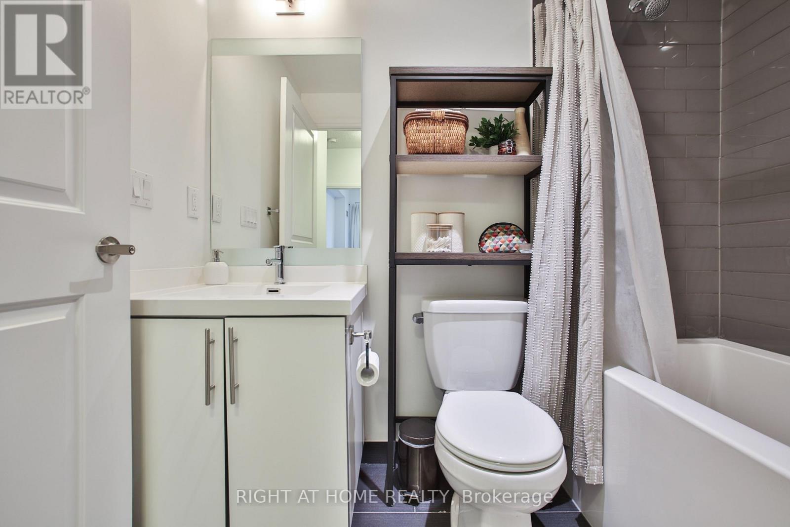 Lph 01 - 65 Speers Road, Oakville, Ontario  L6K 0J1 - Photo 31 - W12887698