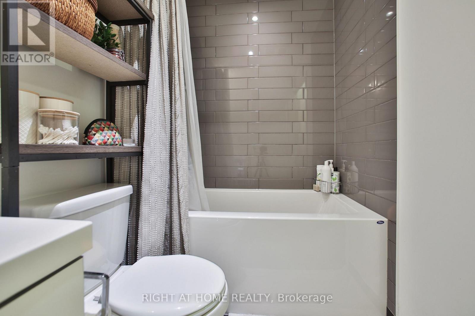 Lph 01 - 65 Speers Road, Oakville, Ontario  L6K 0J1 - Photo 32 - W12887698