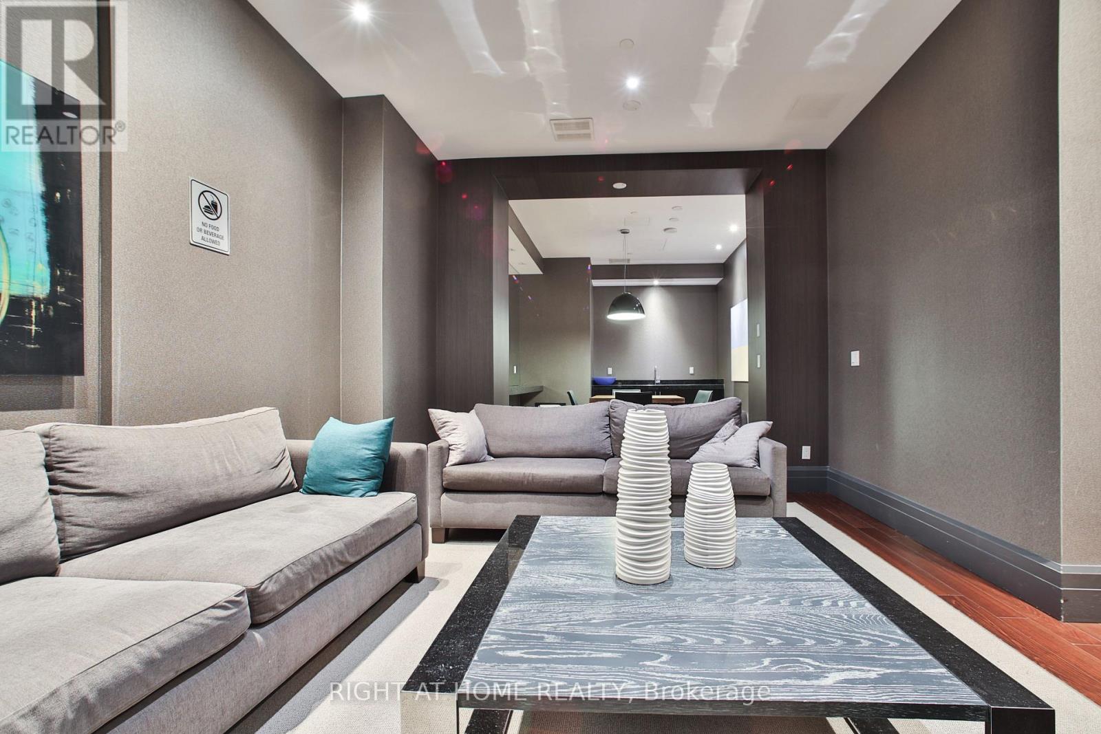 Lph 01 - 65 Speers Road, Oakville, Ontario  L6K 0J1 - Photo 36 - W12887698