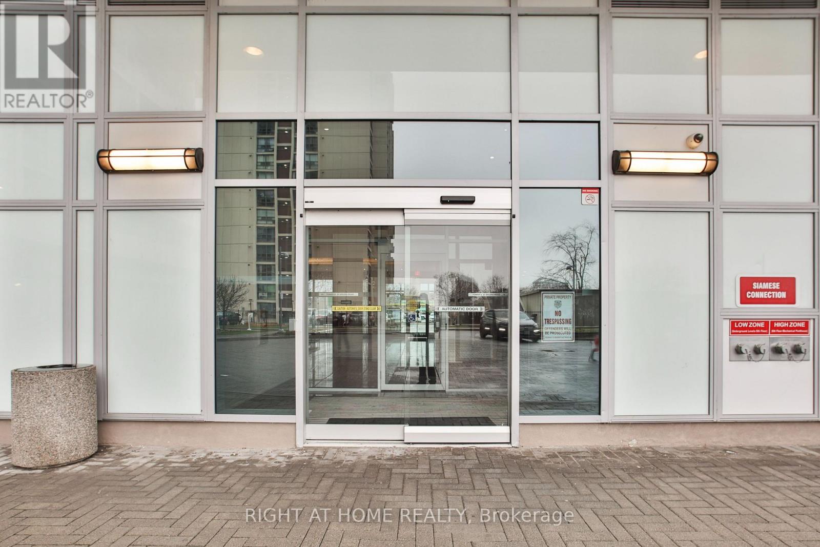 Lph 01 - 65 Speers Road, Oakville, Ontario  L6K 0J1 - Photo 4 - W12887698