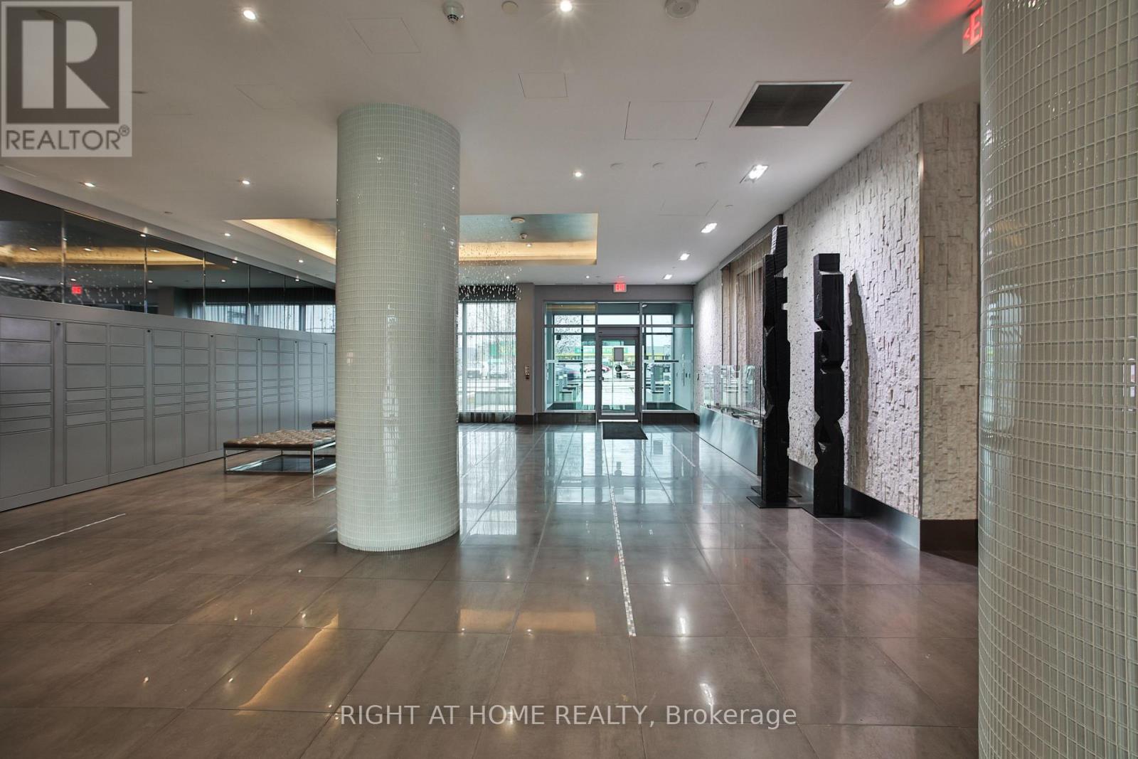 Lph 01 - 65 Speers Road, Oakville, Ontario  L6K 0J1 - Photo 5 - W12887698