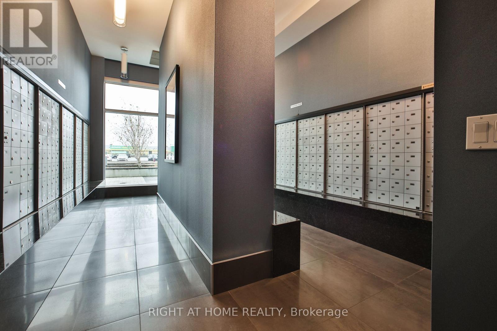 Lph 01 - 65 Speers Road, Oakville, Ontario  L6K 0J1 - Photo 7 - W12887698