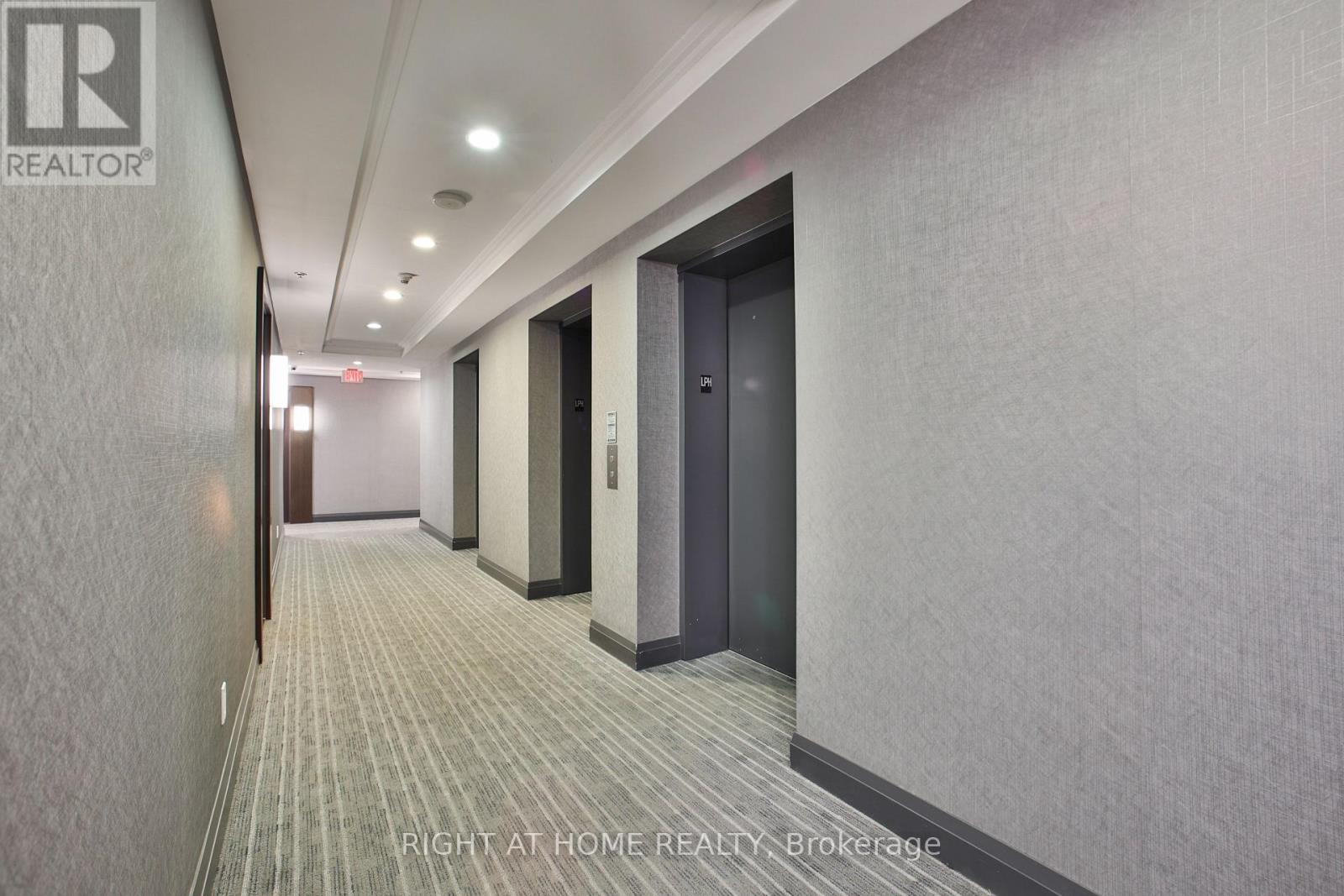 Lph 01 - 65 Speers Road, Oakville, Ontario  L6K 0J1 - Photo 8 - W12887698