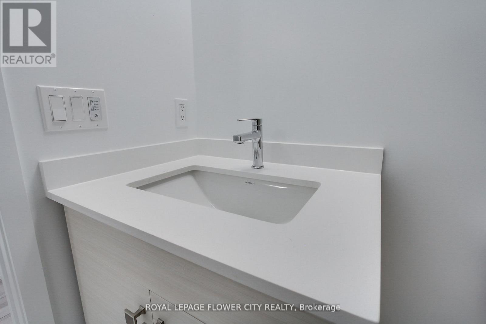 301 - 1035 Southdown Road, Mississauga, Ontario  L5J 0A2 - Photo 10 - W12887706