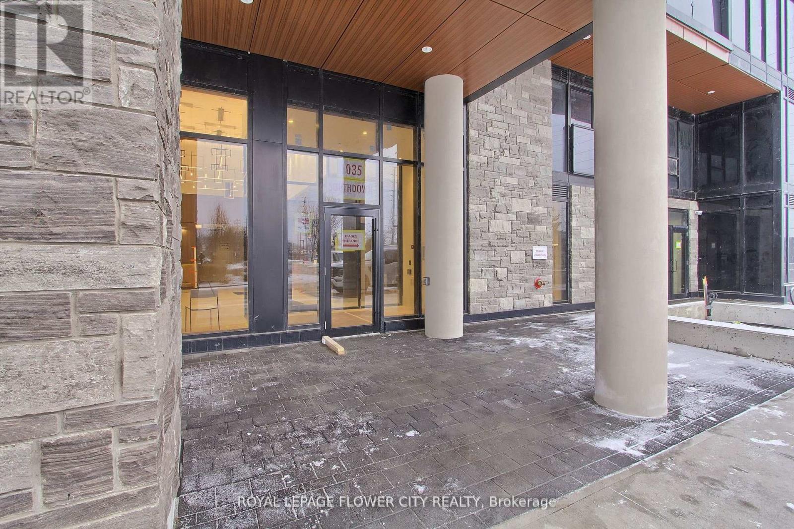 301 - 1035 Southdown Road, Mississauga, Ontario  L5J 0A2 - Photo 2 - W12887706