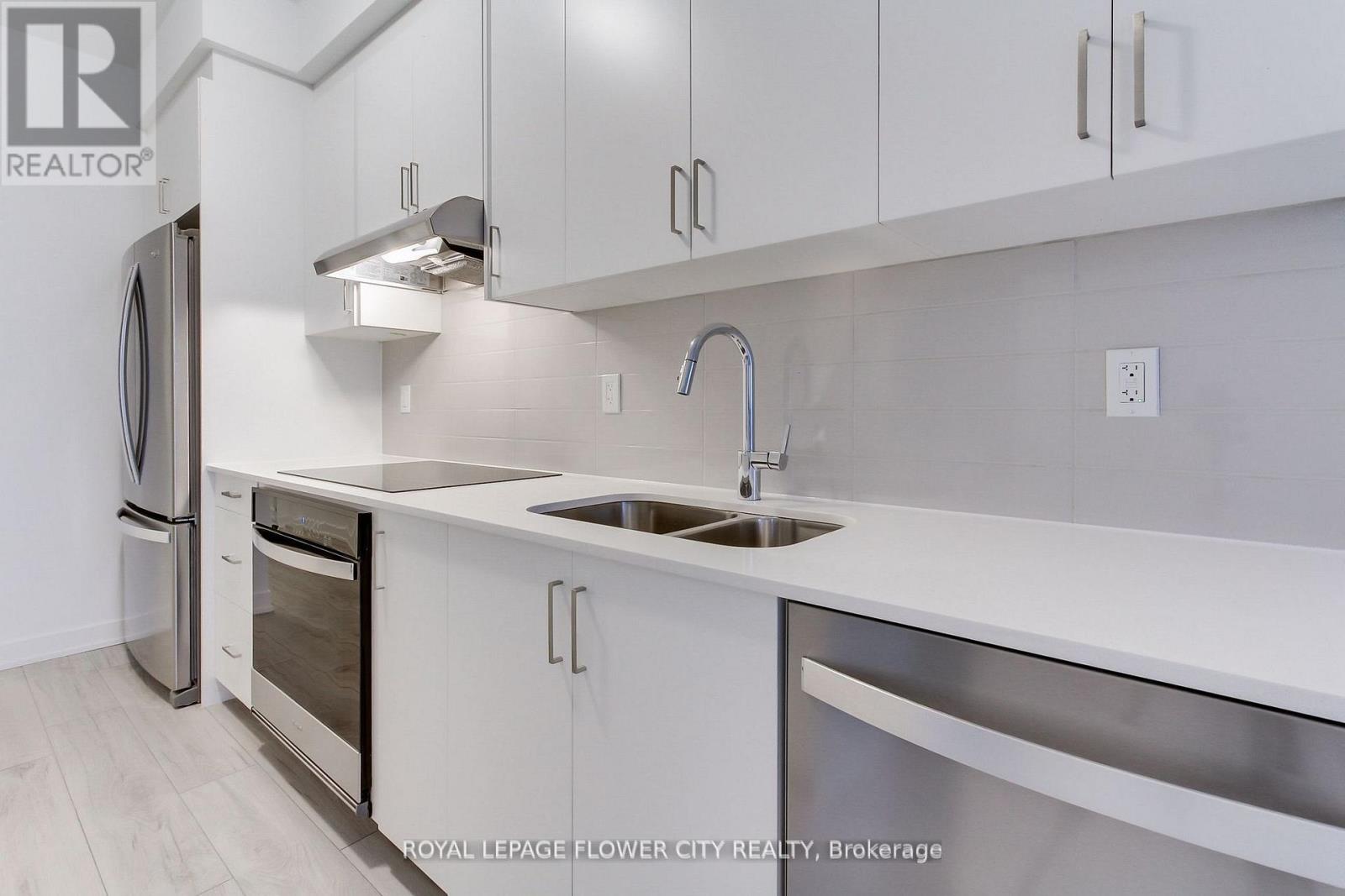 301 - 1035 Southdown Road, Mississauga, Ontario  L5J 0A2 - Photo 4 - W12887706