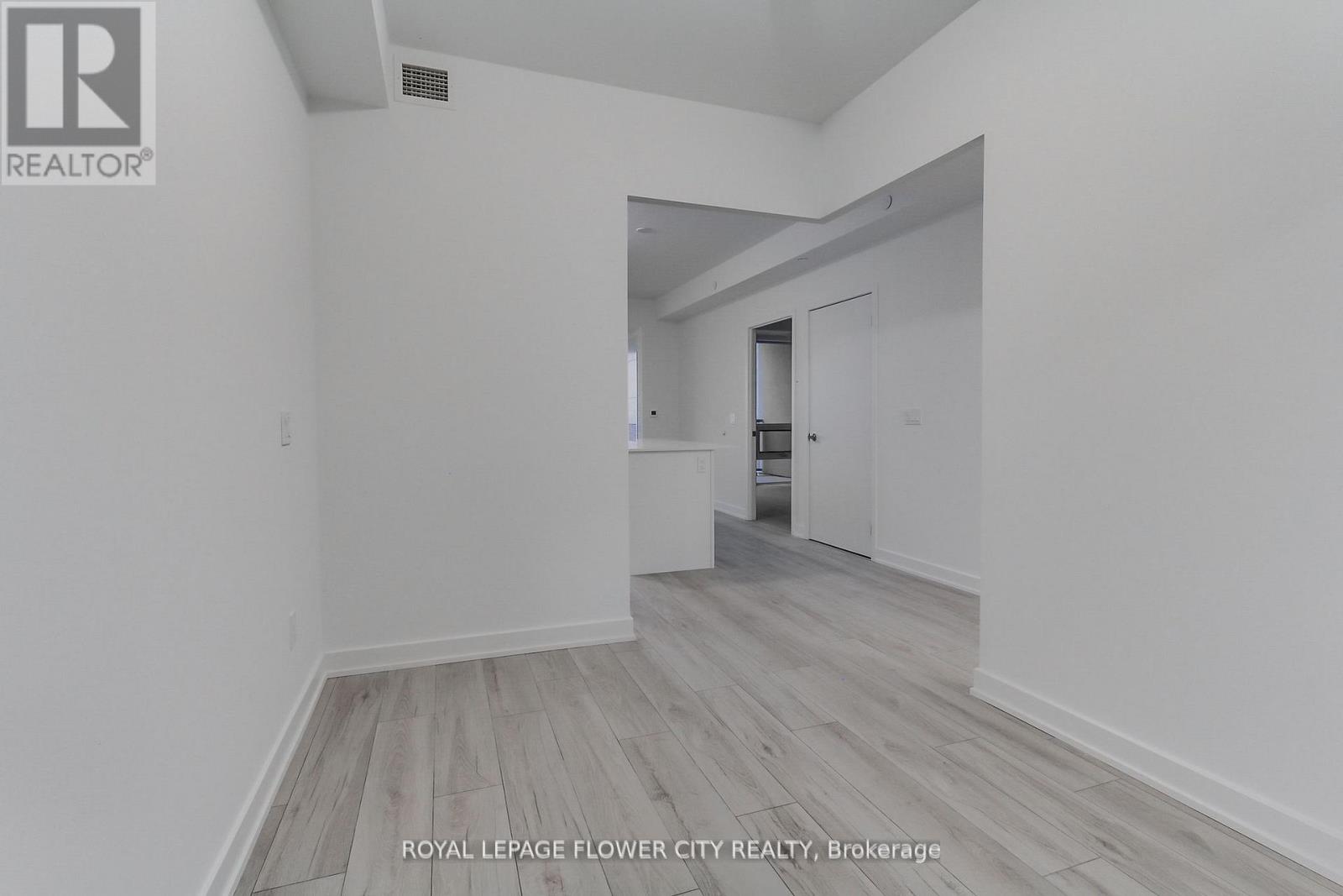 301 - 1035 Southdown Road, Mississauga, Ontario  L5J 0A2 - Photo 8 - W12887706