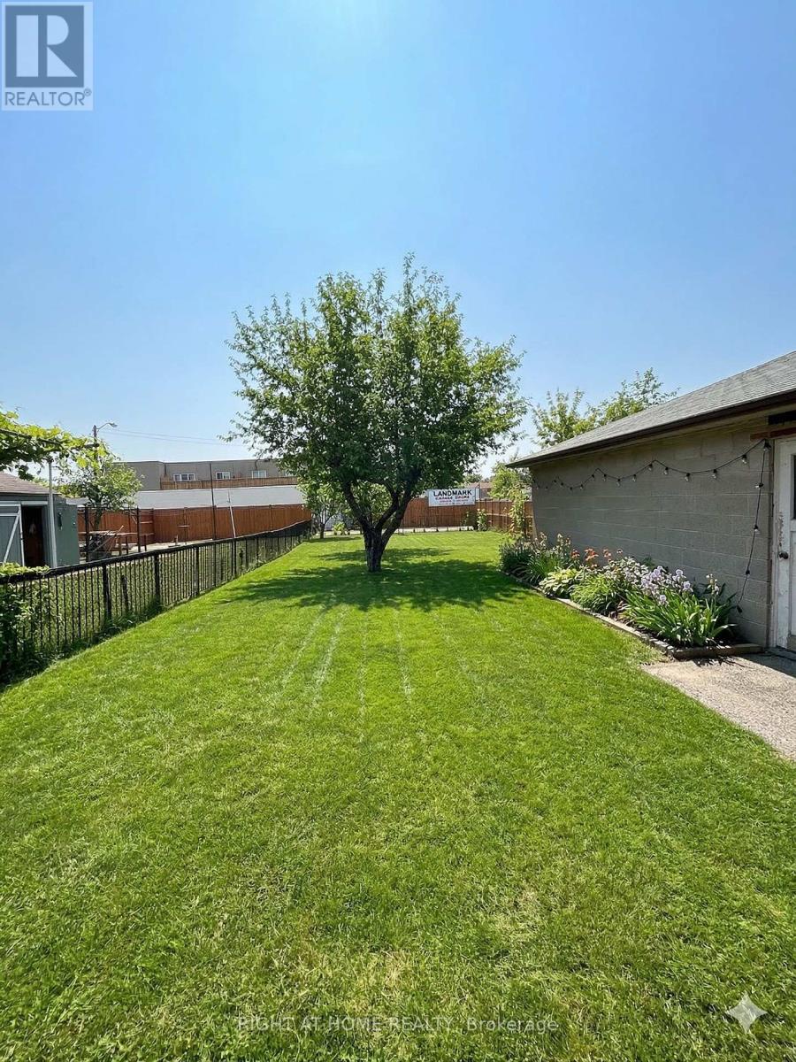 1a - 15 Arrowsmith Avenue, Toronto, Ontario  M6M 2W8 - Photo 4 - W12887720