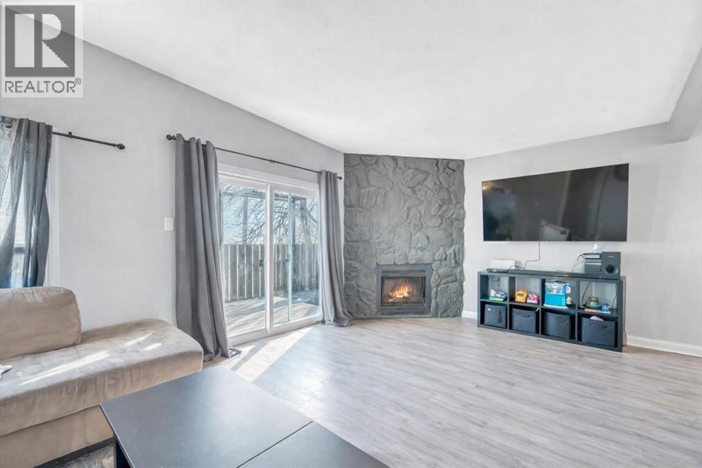 122 Bartstow Street, Carseland, Alberta  T1P 0X8 - Photo 7 - A2293315