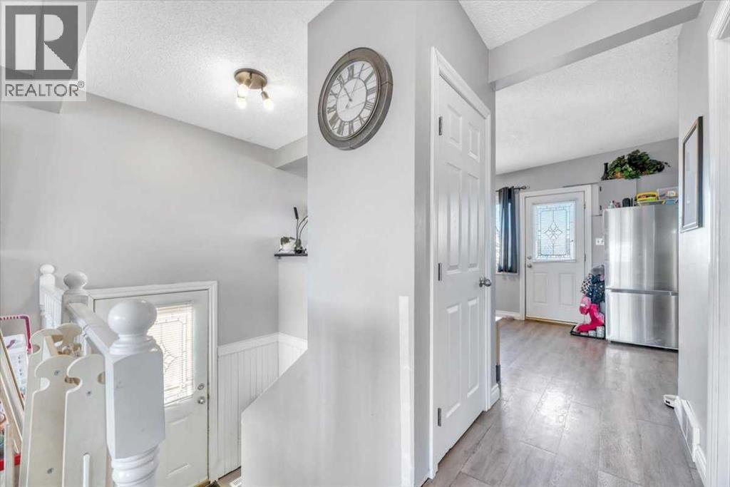 122 Bartstow Street, Carseland, Alberta  T1P 0X8 - Photo 8 - A2293315