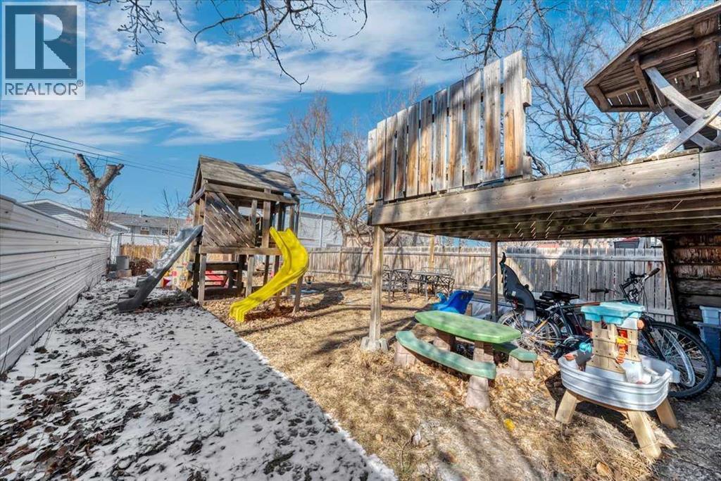 122 Bartstow Street, Carseland, Alberta  T1P 0X8 - Photo 25 - A2293315