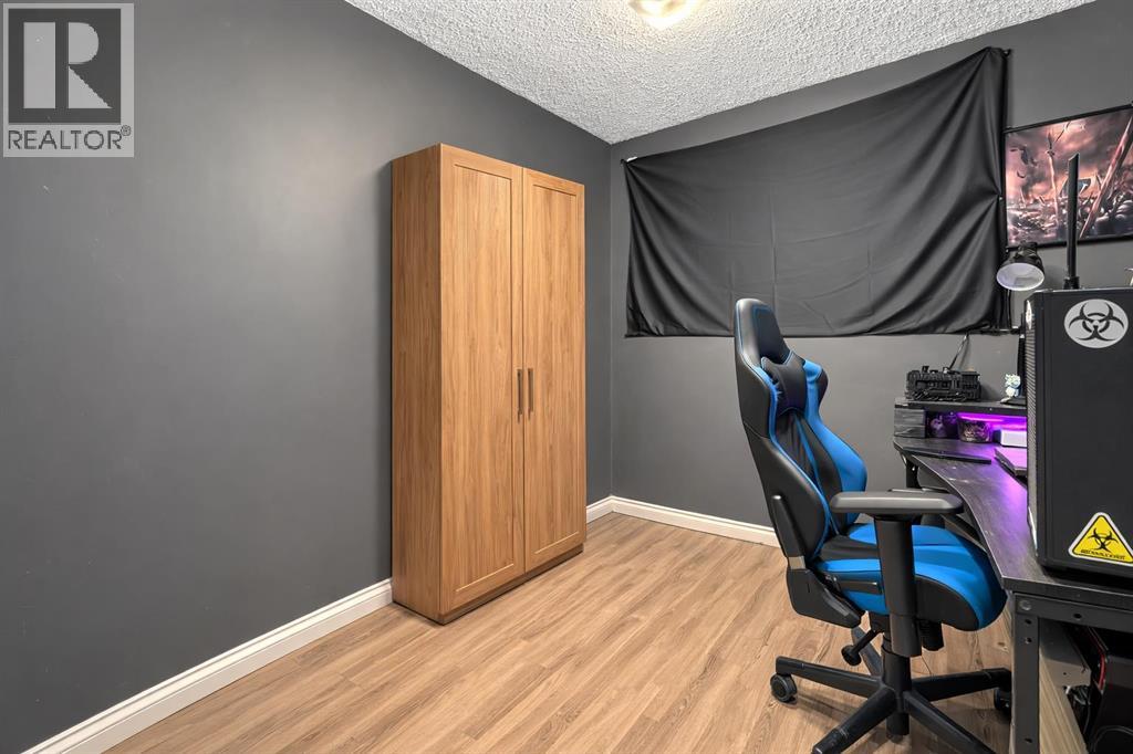 122 Bartstow Street, Carseland, Alberta  T1P 0X8 - Photo 21 - A2293315