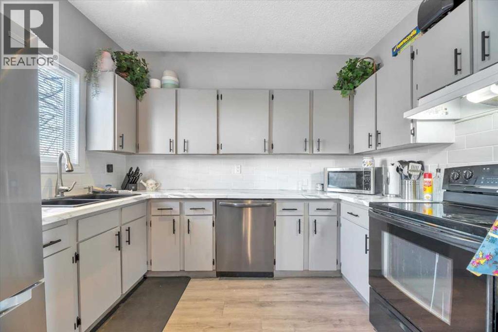 122 Bartstow Street, Carseland, Alberta  T1P 0X8 - Photo 11 - A2293315