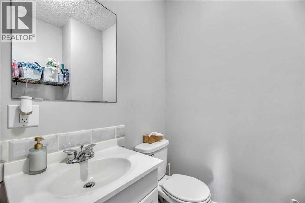 122 Bartstow Street, Carseland, Alberta  T1P 0X8 - Photo 15 - A2293315