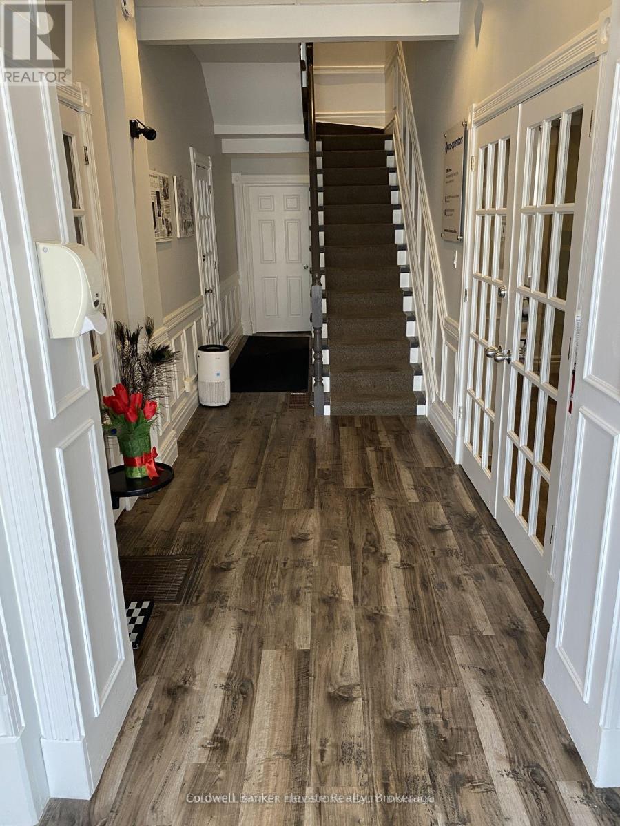 115 Main Street S, Halton Hills (Georgetown), Ontario  L7G 3H5 - Photo 4 - W12886488