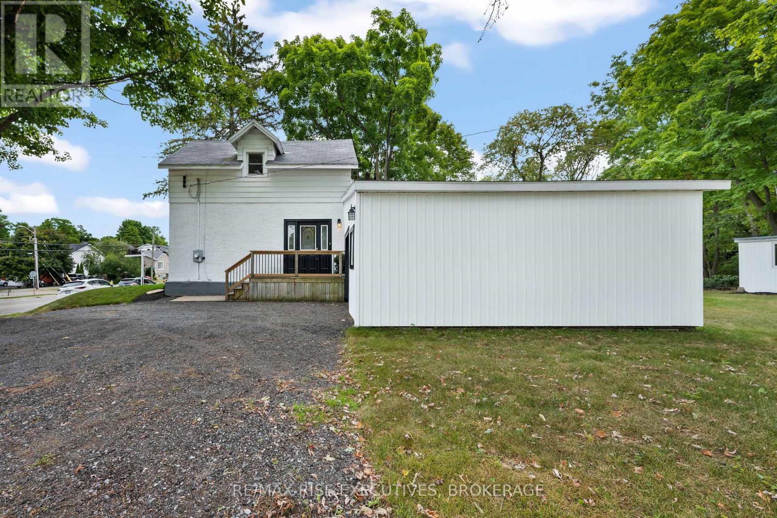 425 King Street W, Gananoque, Ontario  K7G 2G8 - Photo 3 - X12887894
