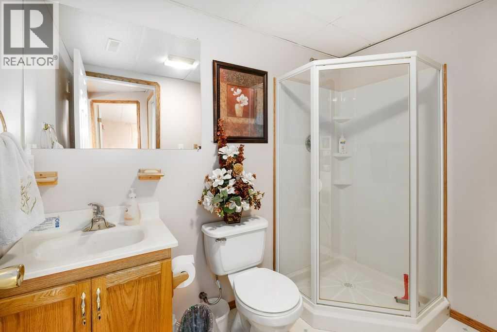 5704 35 Avenue, Camrose, Alberta  T4V 4N2 - Photo 33 - A2251353