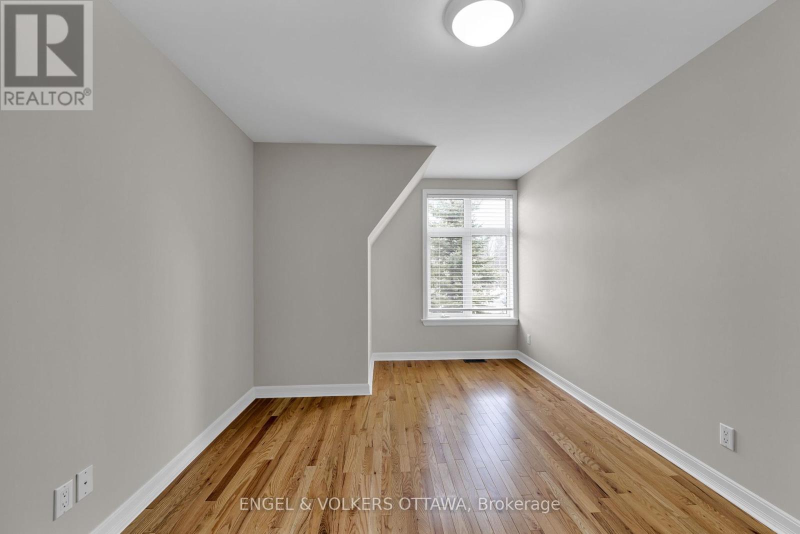 145 Manorhill Private, Ottawa, Ontario K1H 2J3 - Photo 17 - X12887864