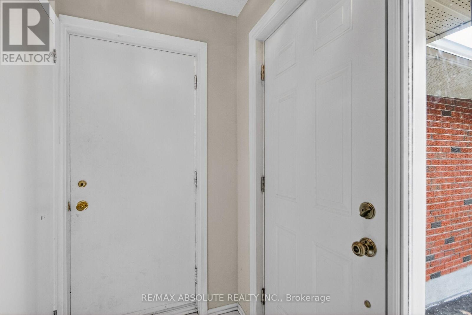 231 Harriot Private, Ottawa, Ontario K1T 3E1 - Photo 3 - X12887874