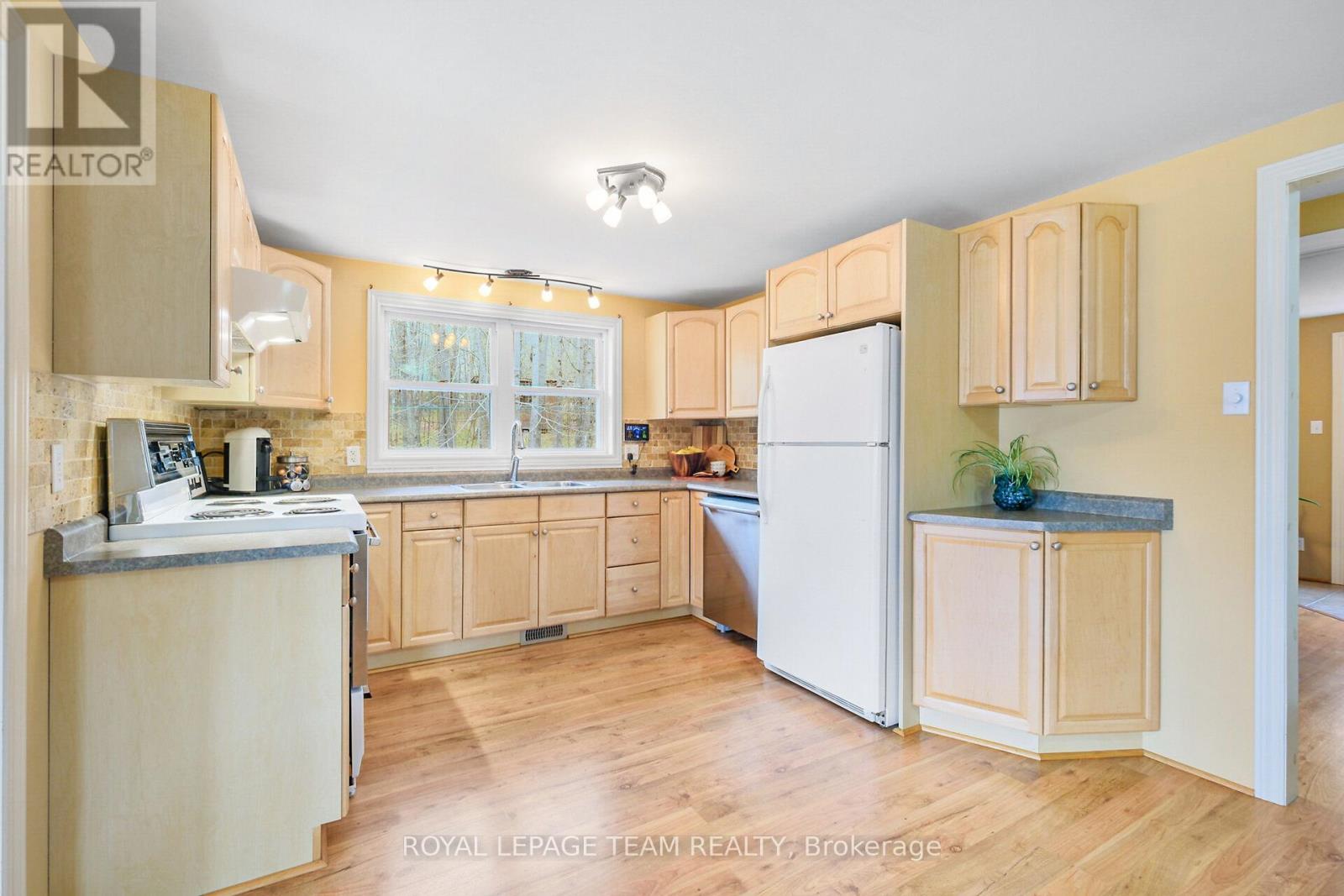 371 Kennedy Road, Greater Madawaska, Ontario  K0J 1H0 - Photo 10 - X12887936