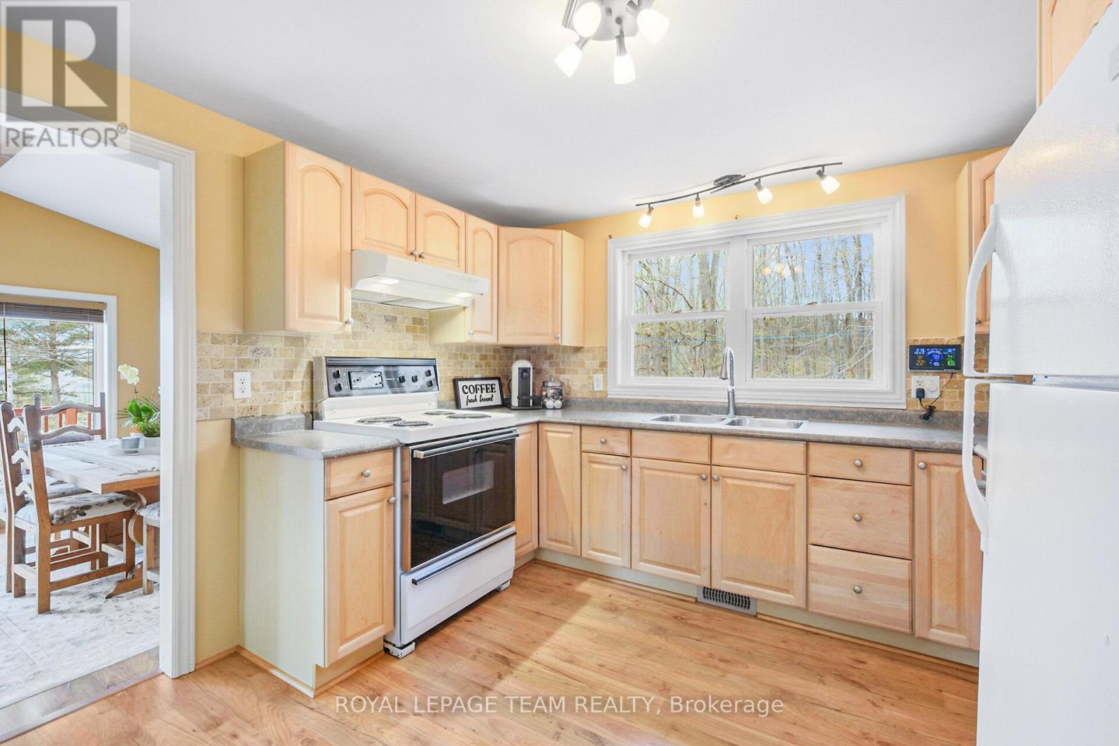 371 Kennedy Road, Greater Madawaska, Ontario  K0J 1H0 - Photo 11 - X12887936