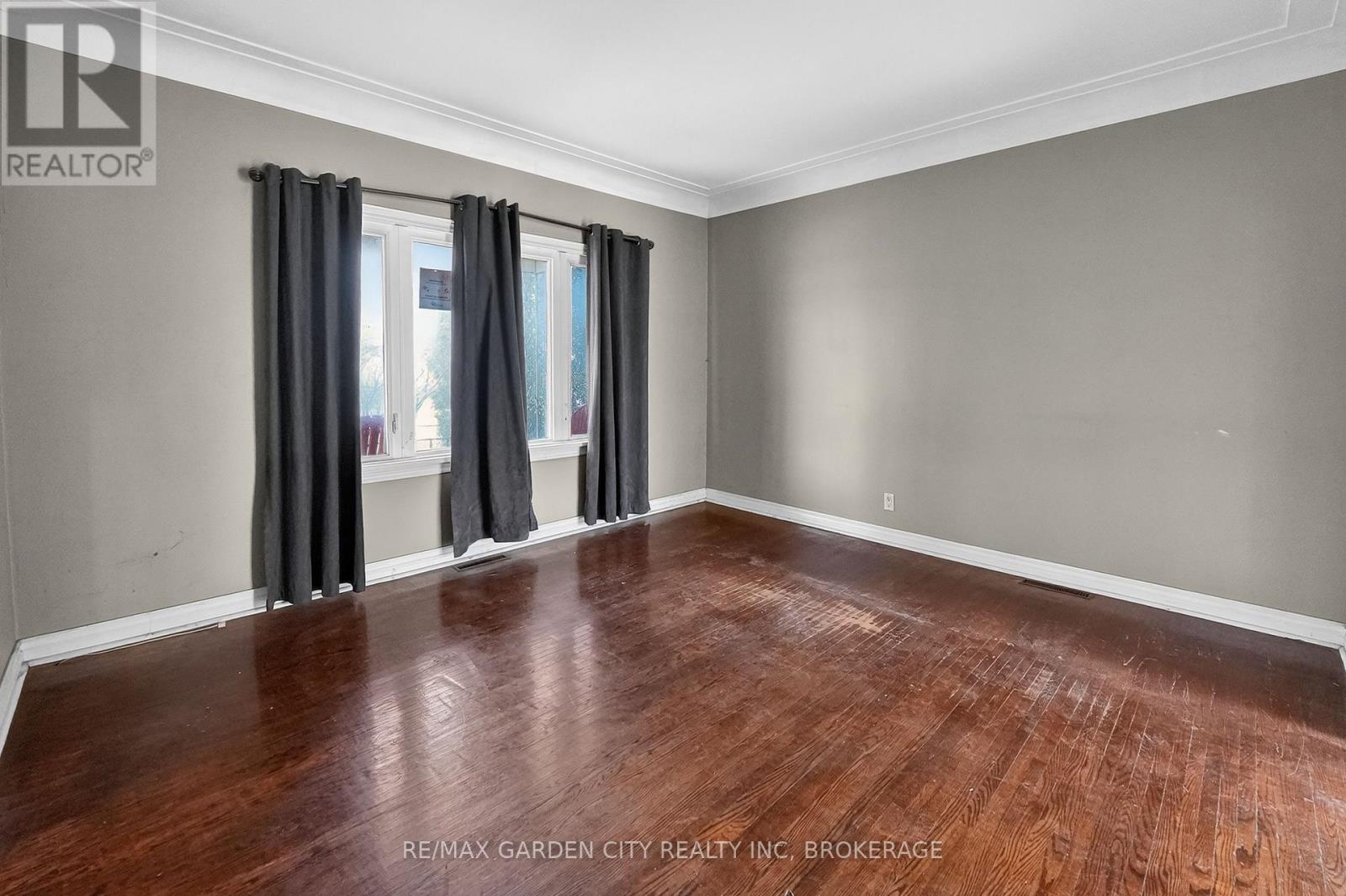 284 Burgar Street, Welland, Ontario  L3B 2T6 - Photo 6 - X12887964