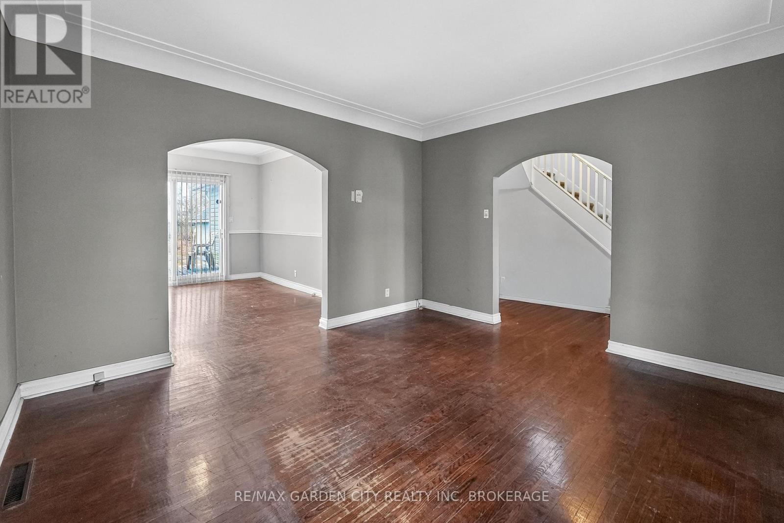 284 Burgar Street, Welland, Ontario  L3B 2T6 - Photo 8 - X12887964