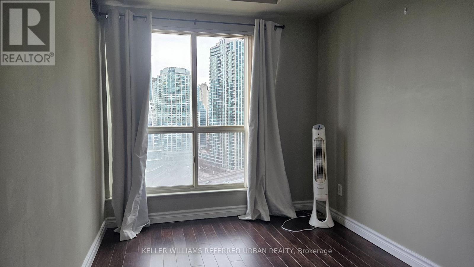 1922 - 25 The Esplanade, Toronto (Waterfront Communities), Ontario  M5E 1W5 - Photo 6 - C12886590