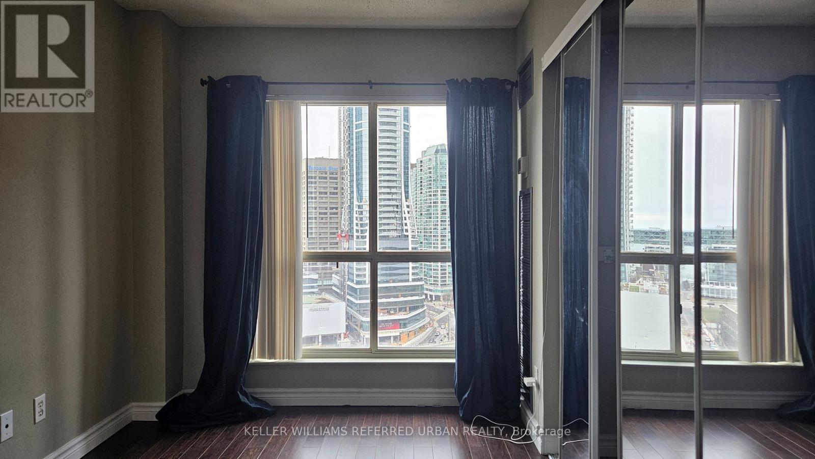 1922 - 25 The Esplanade, Toronto (Waterfront Communities), Ontario  M5E 1W5 - Photo 5 - C12886590