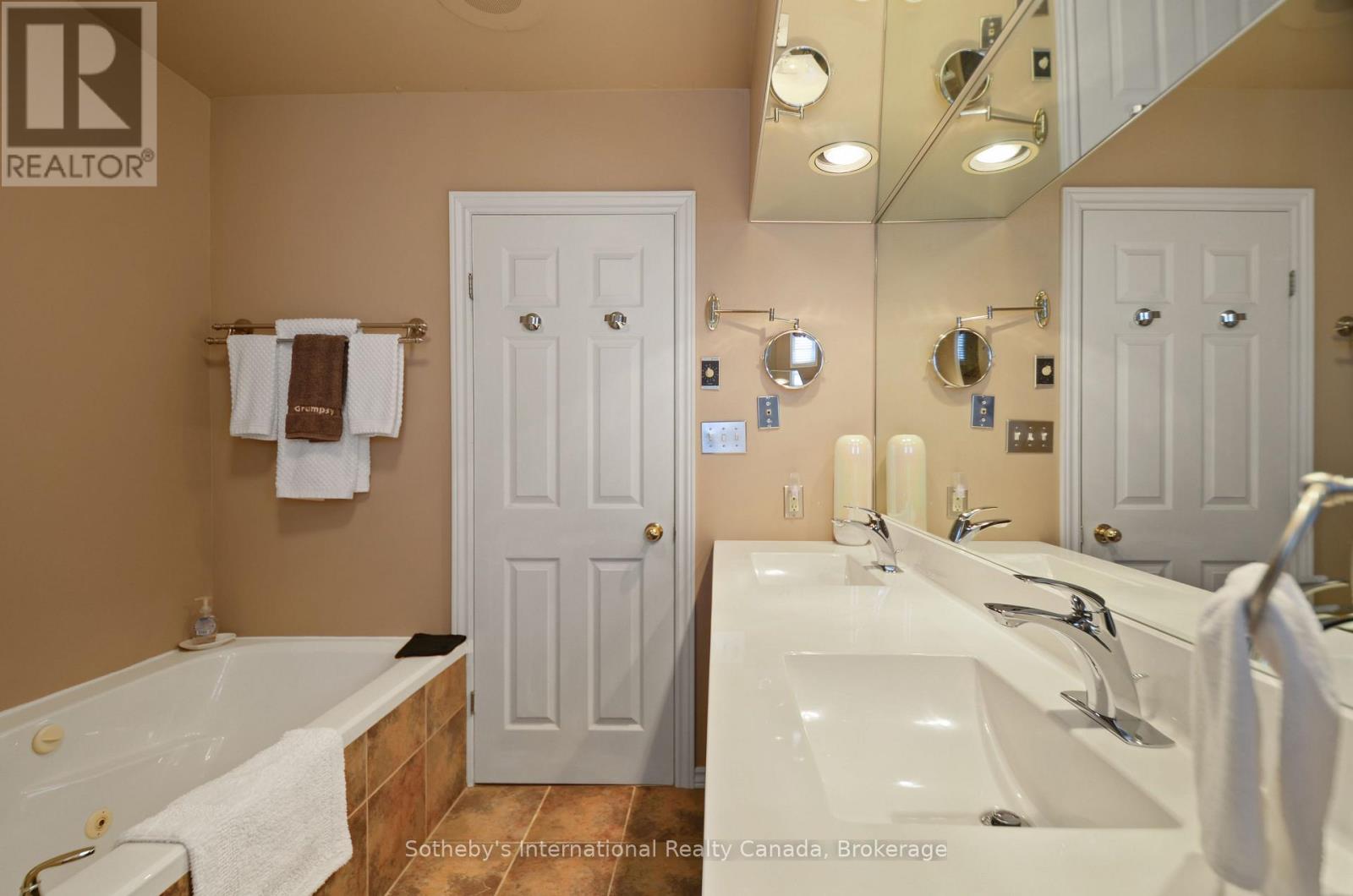 5 - 1 Olive Crescent, Orillia, Ontario  L3V 7N5 - Photo 17 - S12888010