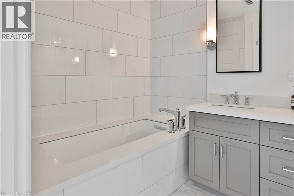 2060 Lakeshore Road Unit# 304, Burlington, Ontario  L7R 0G2 - Photo 20 - 40812412