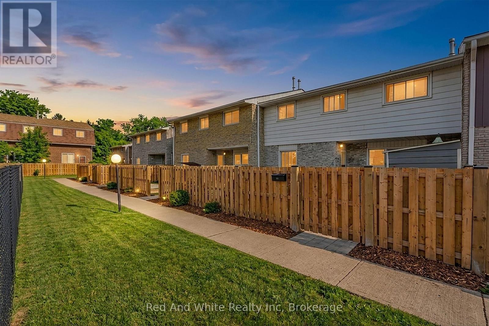 43 - 423 Westwood Drive, Kitchener, Ontario  N2M 5B5 - Photo 2 - X12888018