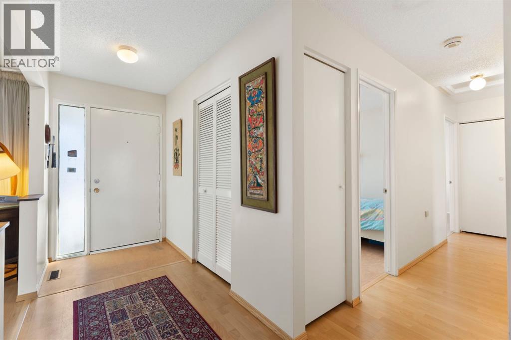 115 Midvalley Place Se, Calgary, Alberta  t2x 1k3 - Photo 3 - A2292940