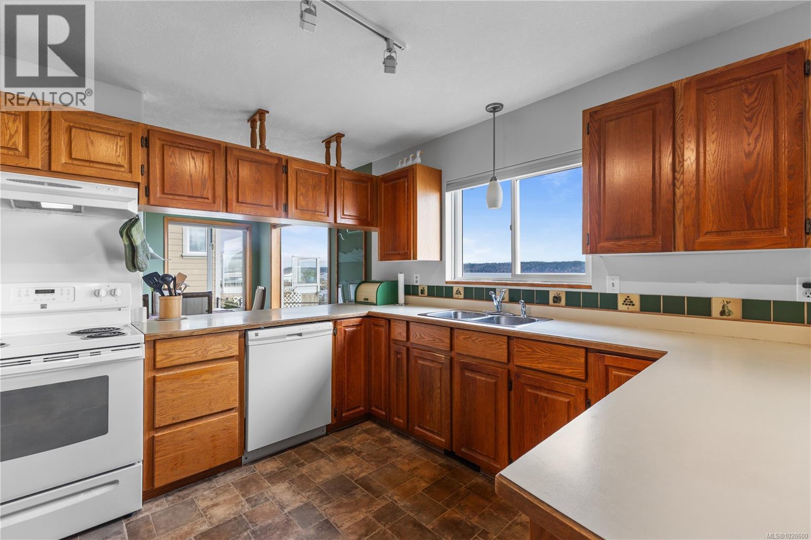 1081 Island Hwy S, Campbell River, British Columbia  V9W 1B4 - Photo 6 - 1028600