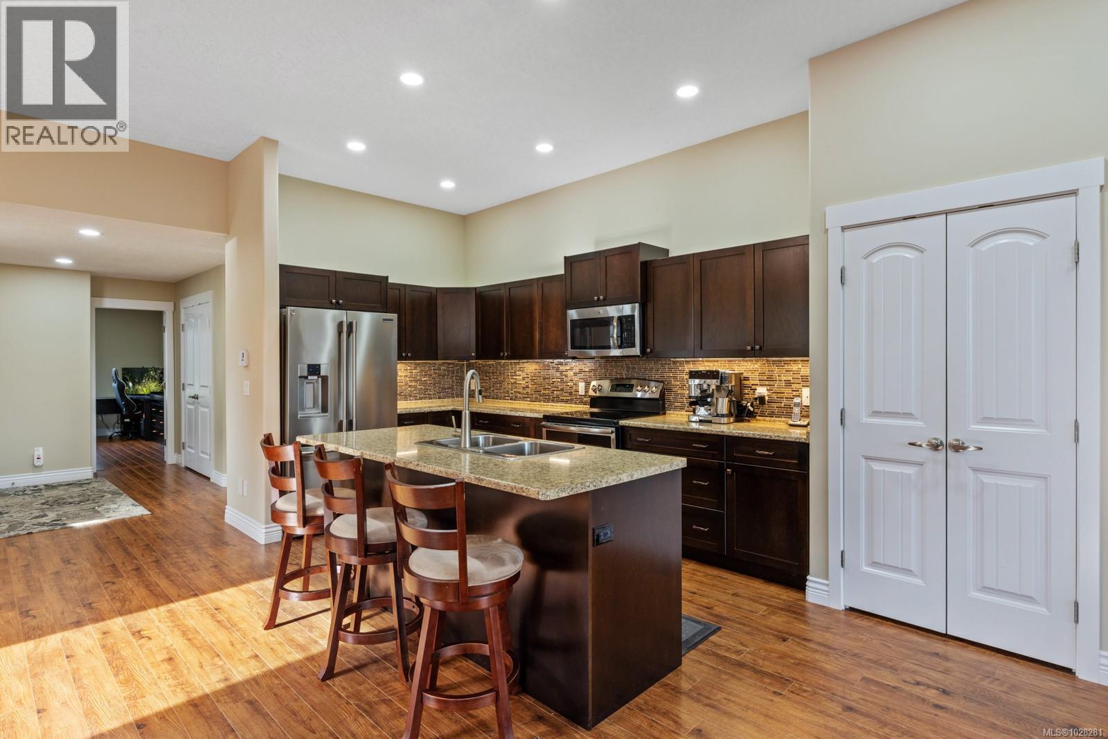 120 2205 Robert Lang Dr, Courtenay, British Columbia  V9N 1M4 - Photo 4 - 1028281