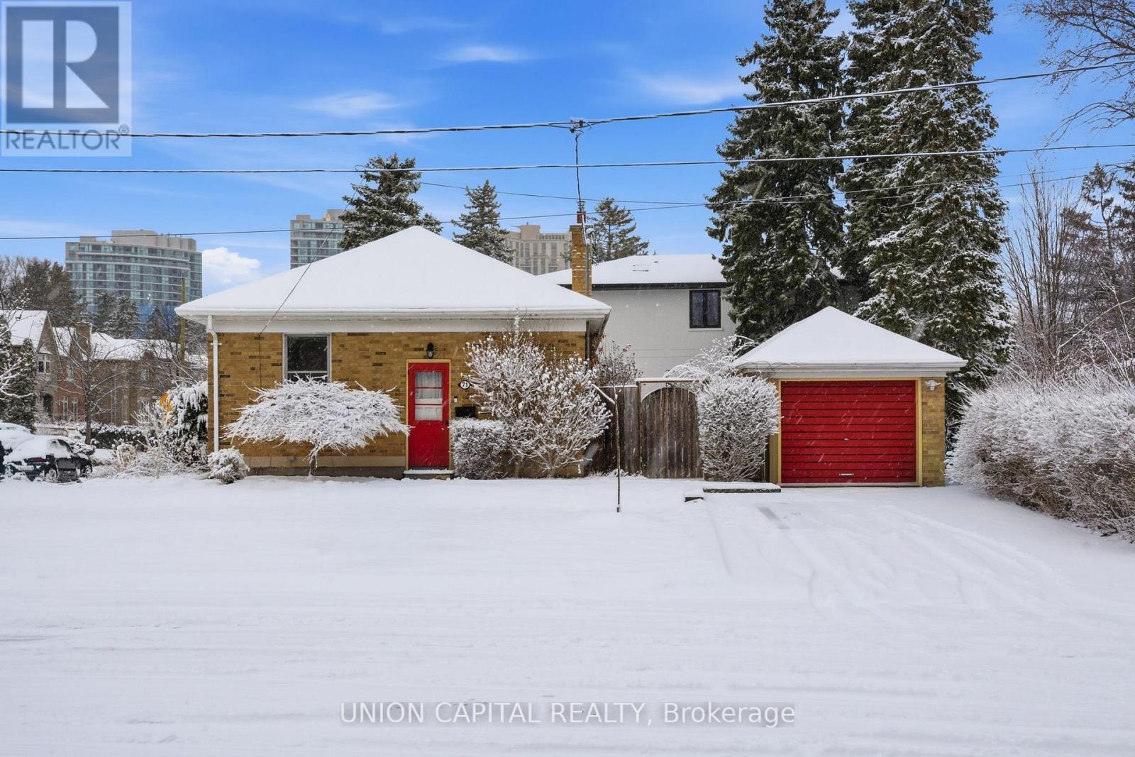 <div class="slider-price">$1,299,000</div><p>71 Stuart Crescent, Toronto, Ontario</p>